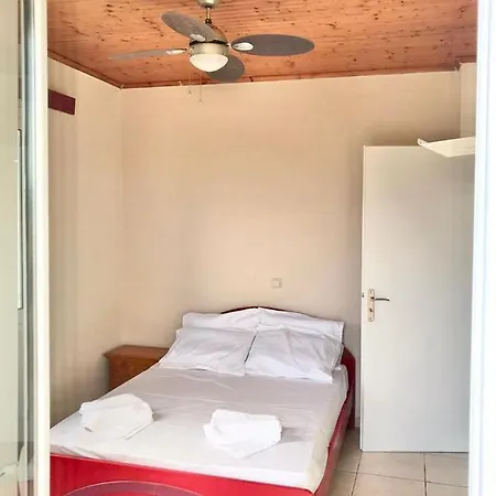 Les Oliviers With Sea View On Petani Holiday home