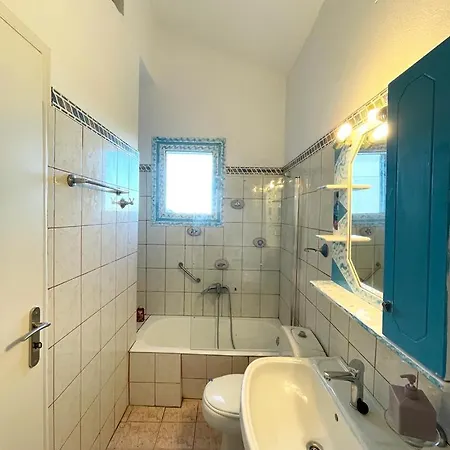Holiday home Les Oliviers With Sea View On Petani Vovikes