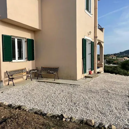 Holiday home Les Oliviers With Sea View On Petani *