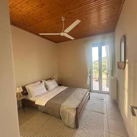 Holiday home Les Oliviers With Sea View On Petani *