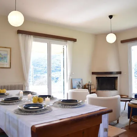 Holiday home Les Oliviers Sunset Sea View On Petani Vovikes